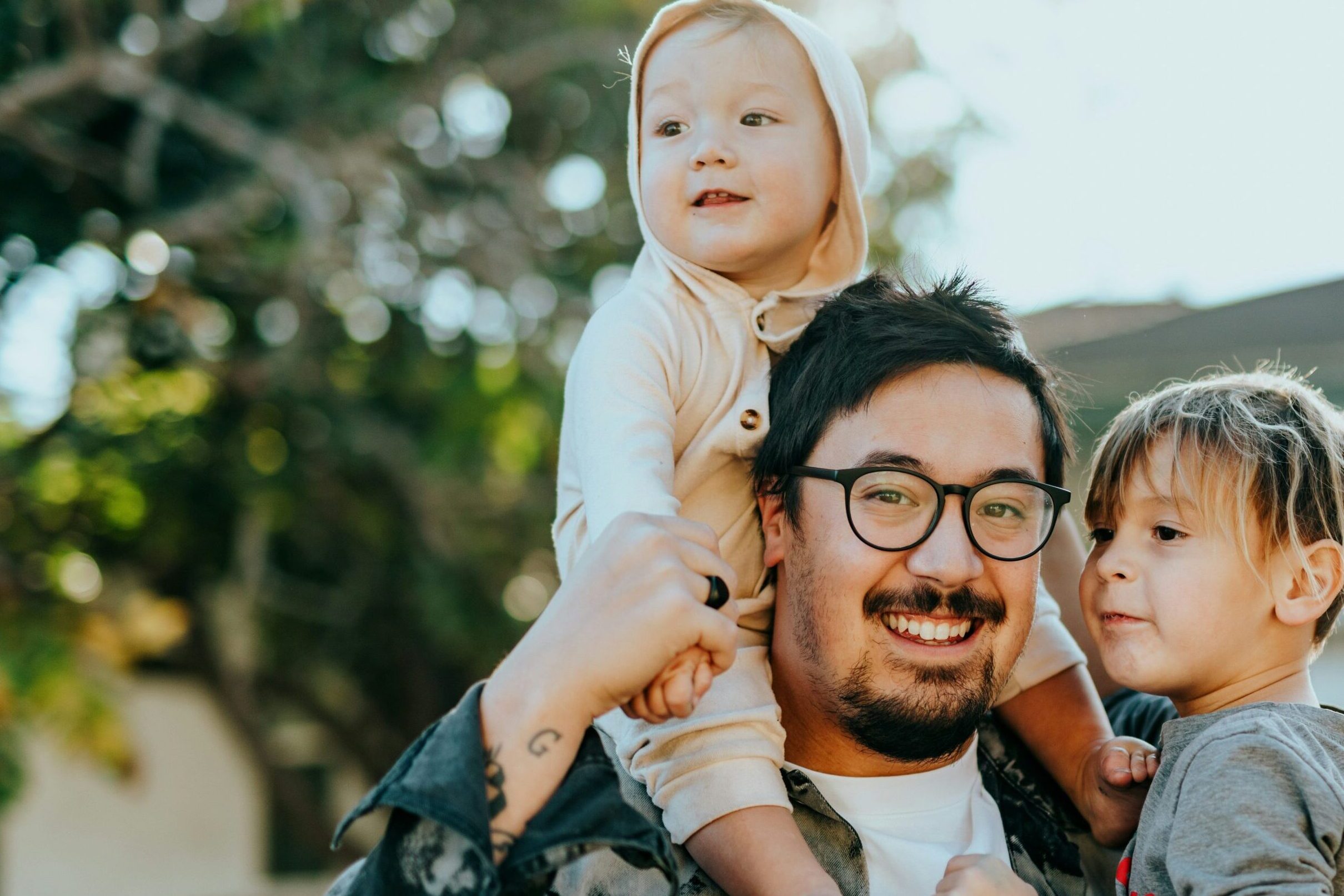 Regular eye exams are essential for children to help ensure healthy vision and support their overall development. Our friendly team creates a comfortable environment, making it easy for kids and parents alike. Schedule your child’s eye exam today to set them up for success.