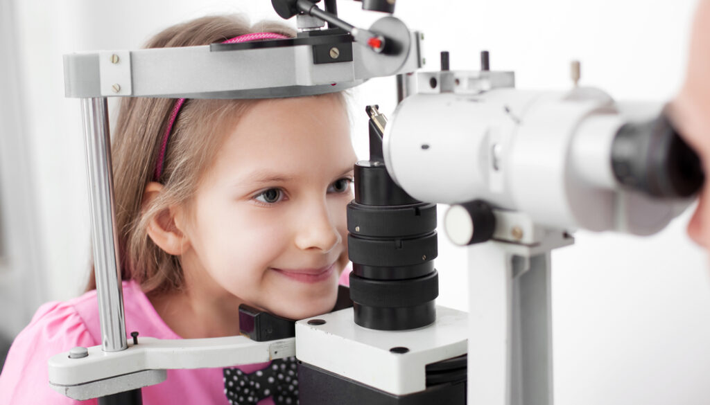 Optometrist,Performing,Visual,Field,Test,Of,Young,Girl