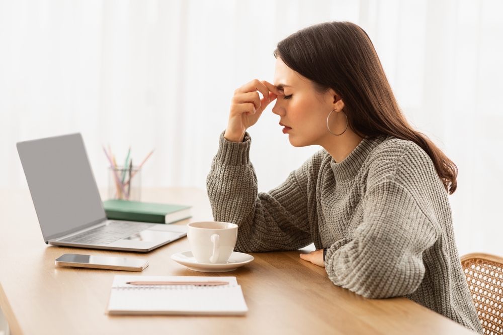 Combating Computer Vision Syndrome: The Role of Blue Light Filters and Their Effectiveness Combating Computer Vision Syndrome: The Role of Blue Light Filters and Their Effectiveness